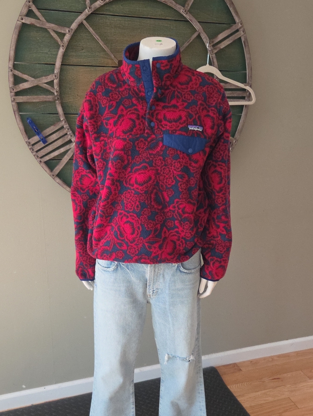 Patagonia Rare  Red and Navy Lotus Flower  Synchilla Snap T Pullover